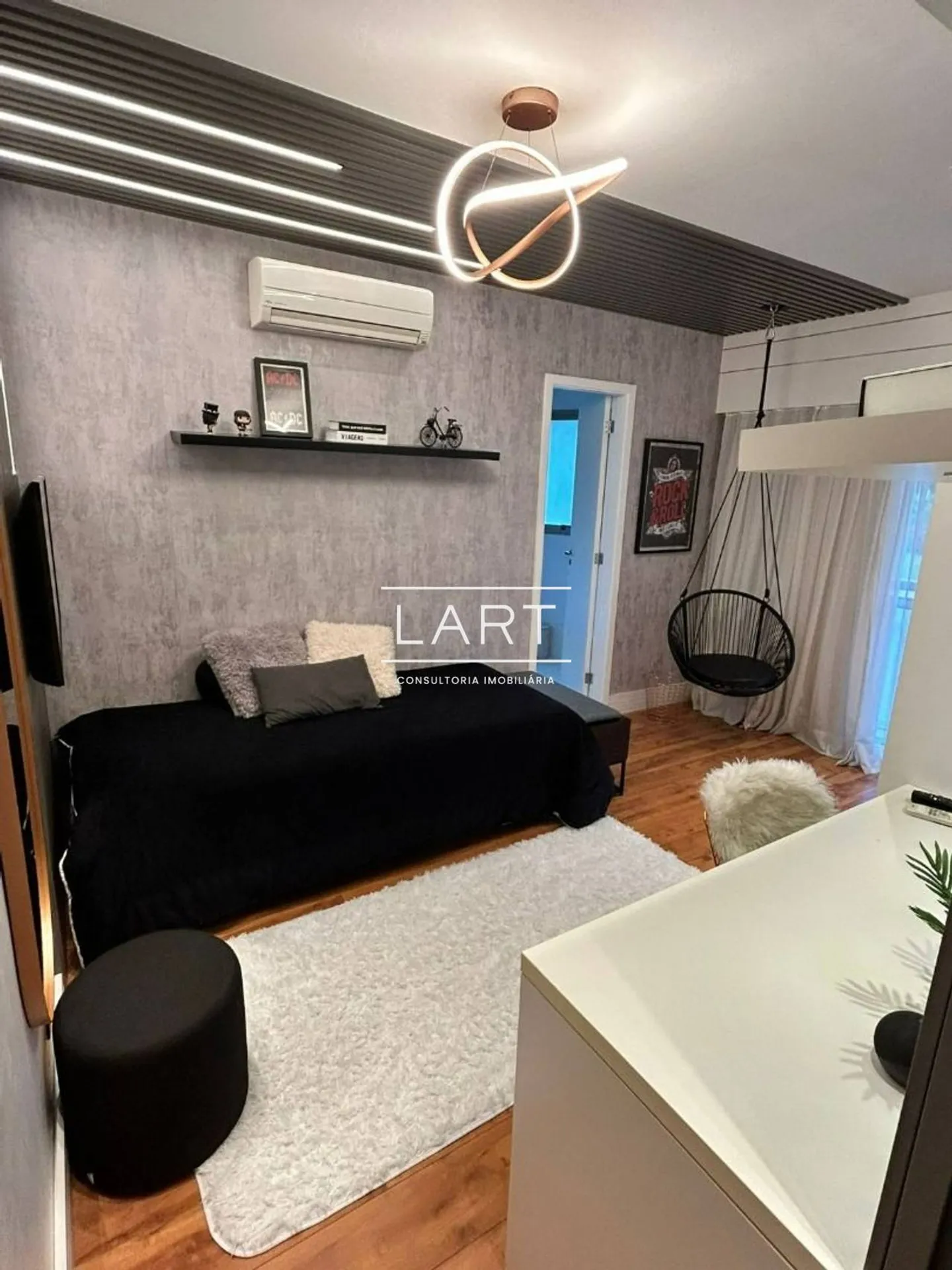 Apartment with 4 en-suite bedrooms and 260 m², glass balcony — photo 14