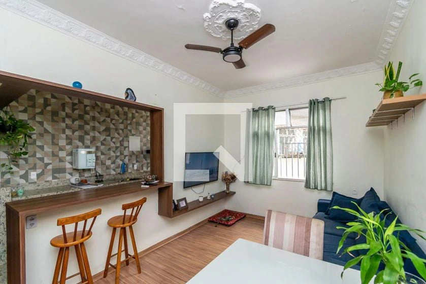 2-bedroom apartment with a washing machine