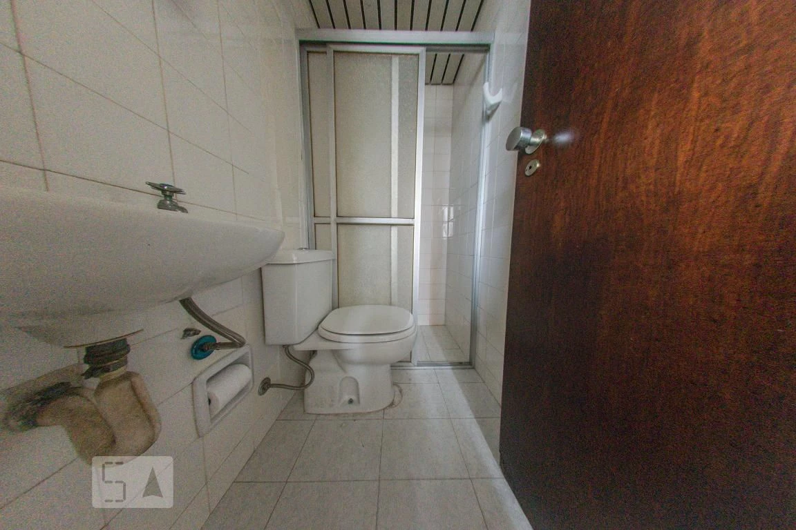 4-bedroom apartment with a walk-in closet — photo 43
