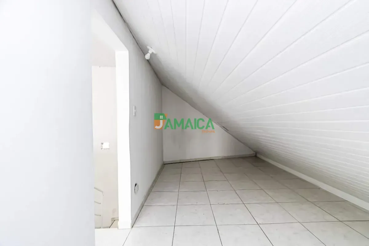 Unfurnished 101 m² house with 3 bedrooms and 3 parking — photo 23
