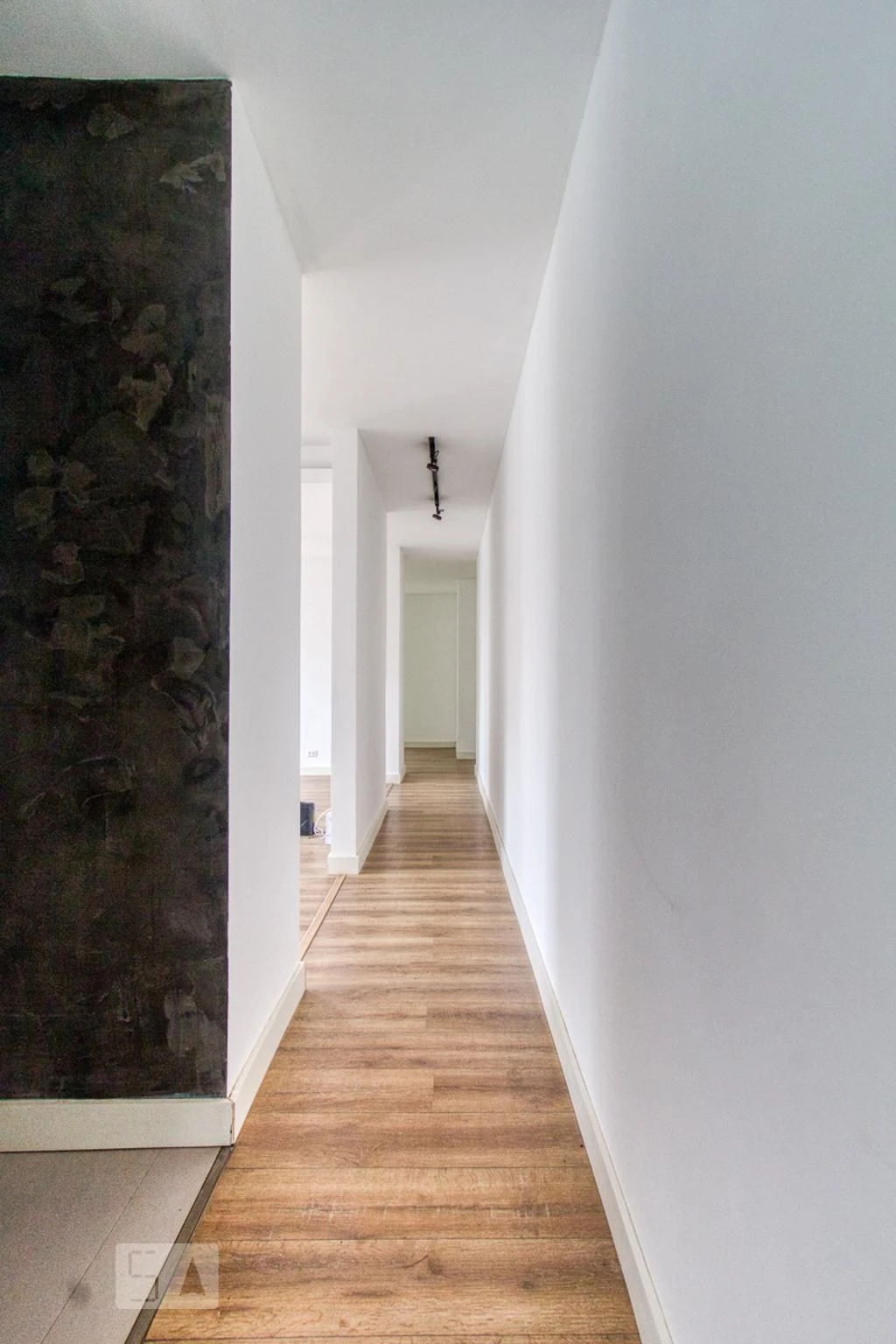 House with 3 bedrooms and 4 bathrooms with a closed kitchen — photo 3