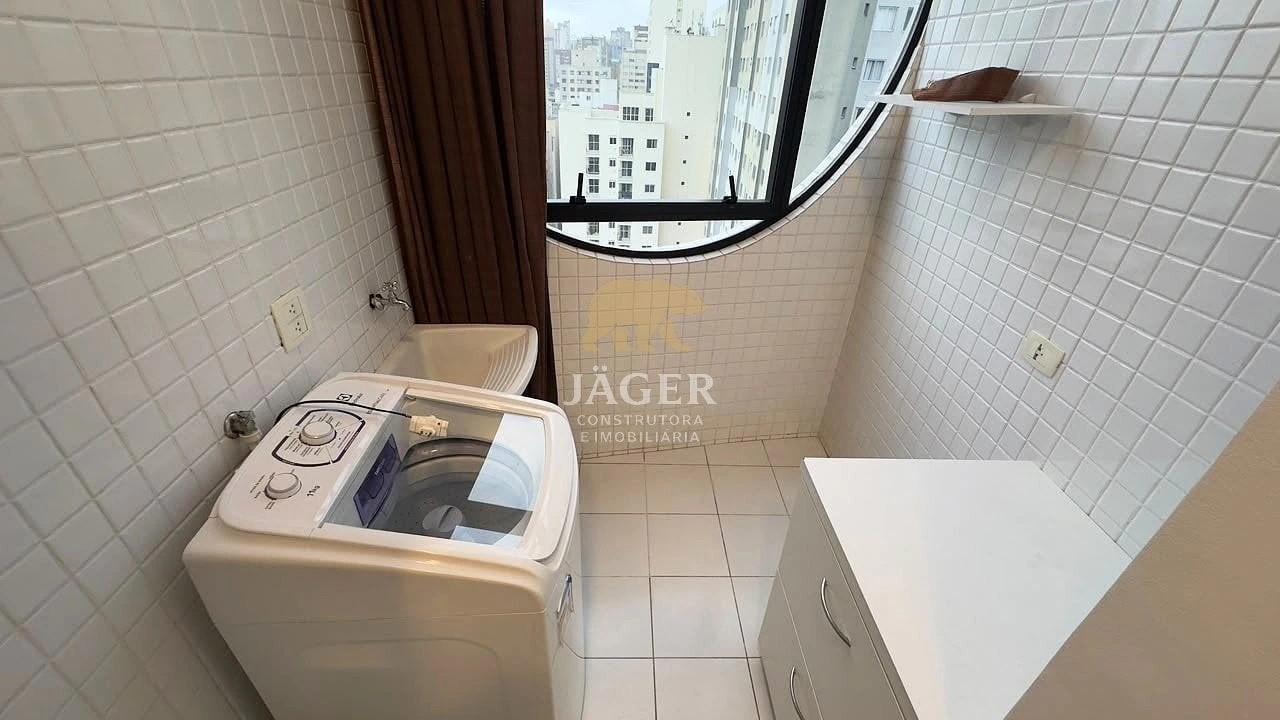185 m² apartment with a bathtub and a glass-enclosed balcony — photo 20