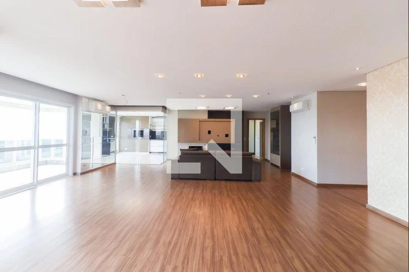 266 m² apartment with a bathtub and a walk-in closet — photo 6