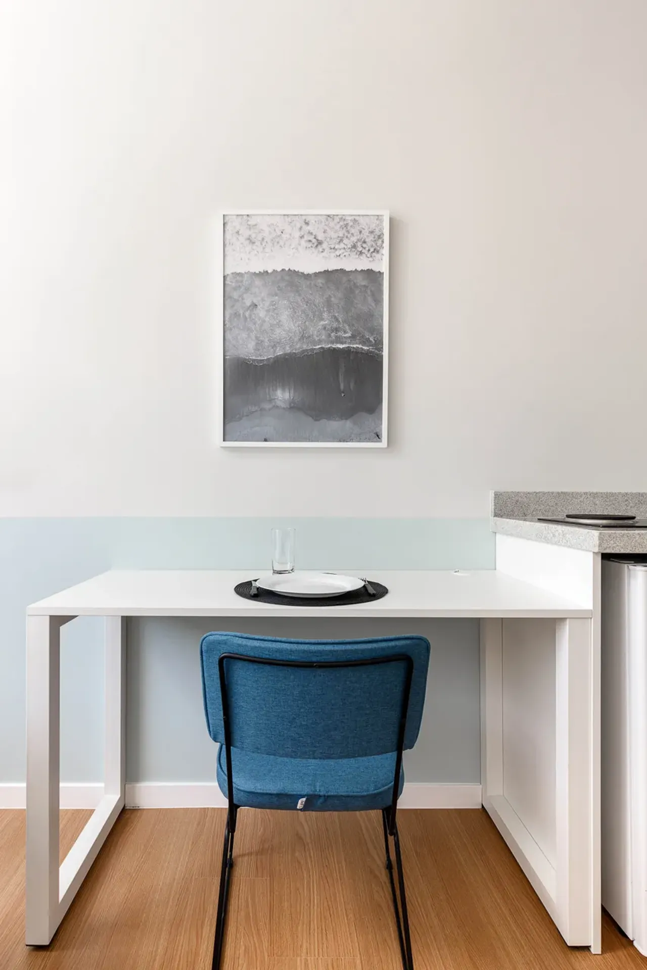 One-bedroom apartment in a building with a coworking space — photo 8