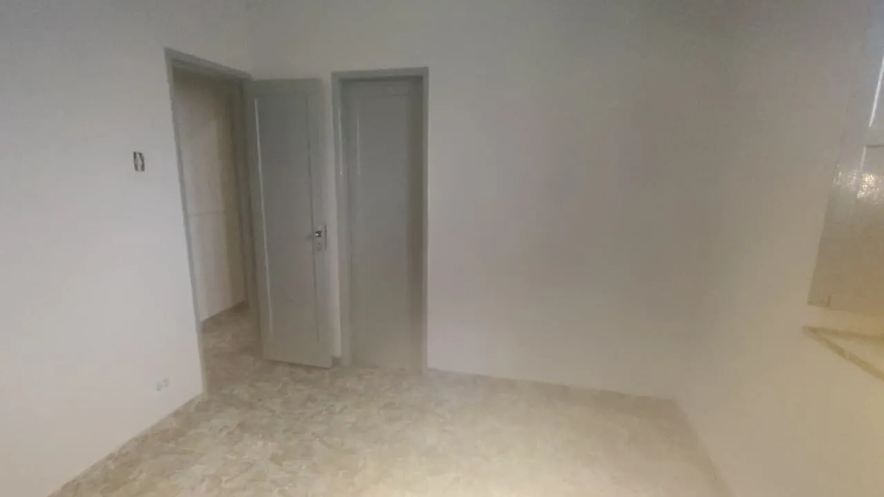 Casa sem mobília com 2 quartos e cozinha separada — photo 37