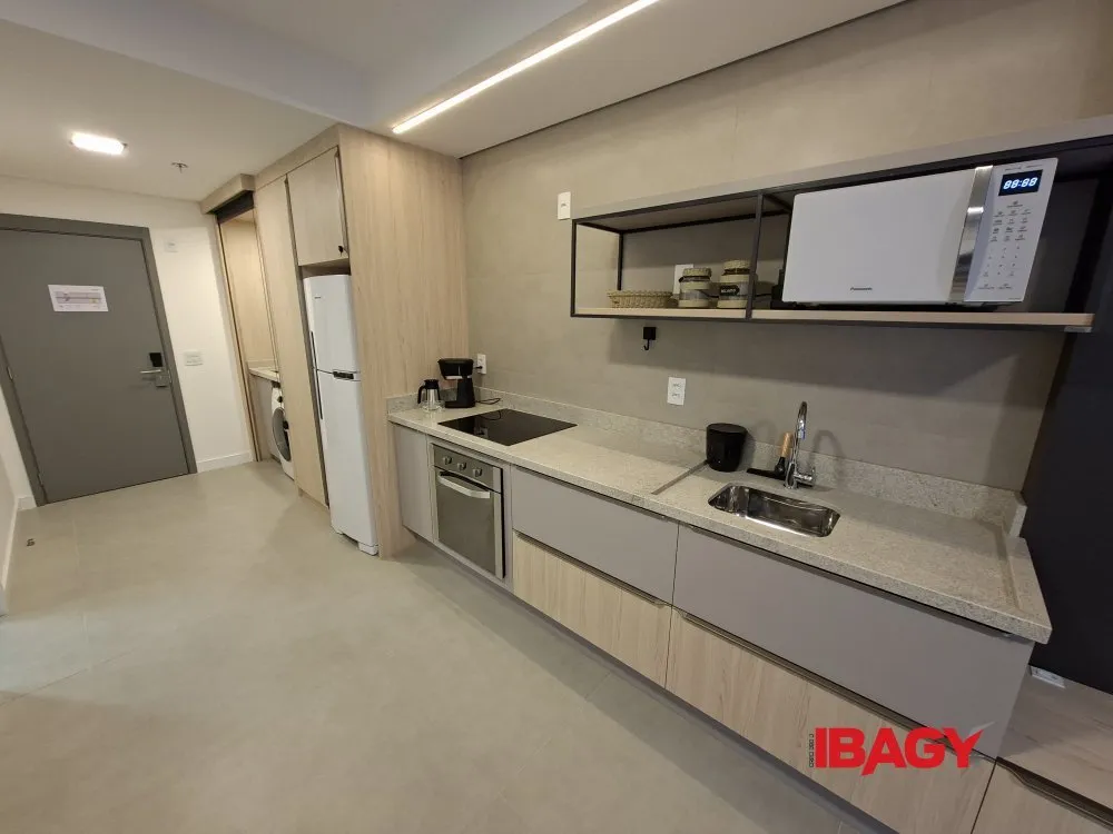 Furnished studio with a glass-enclosed balcony — photo 2