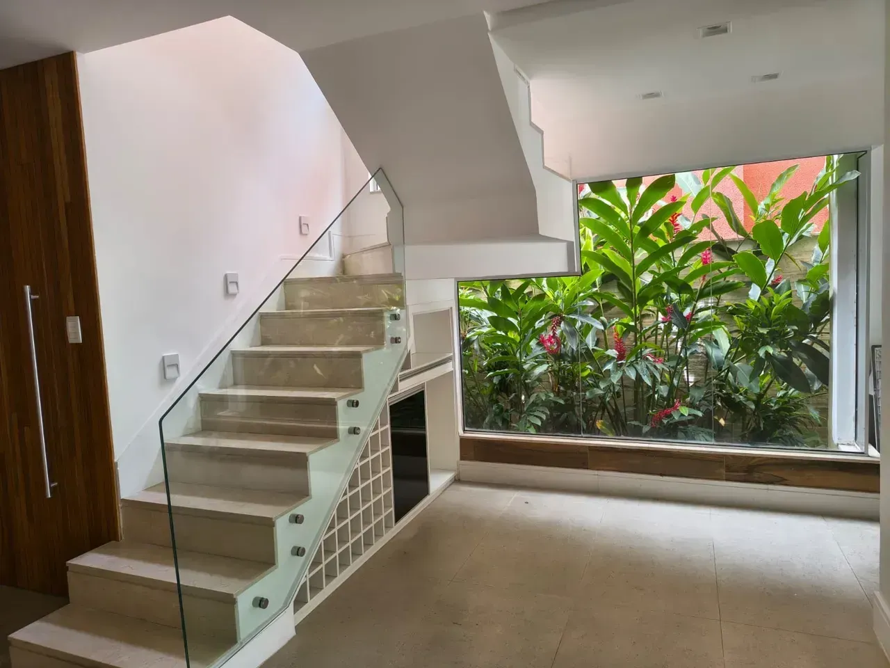 3-floor house with 4 en-suite bedrooms and 5 baths — photo 13