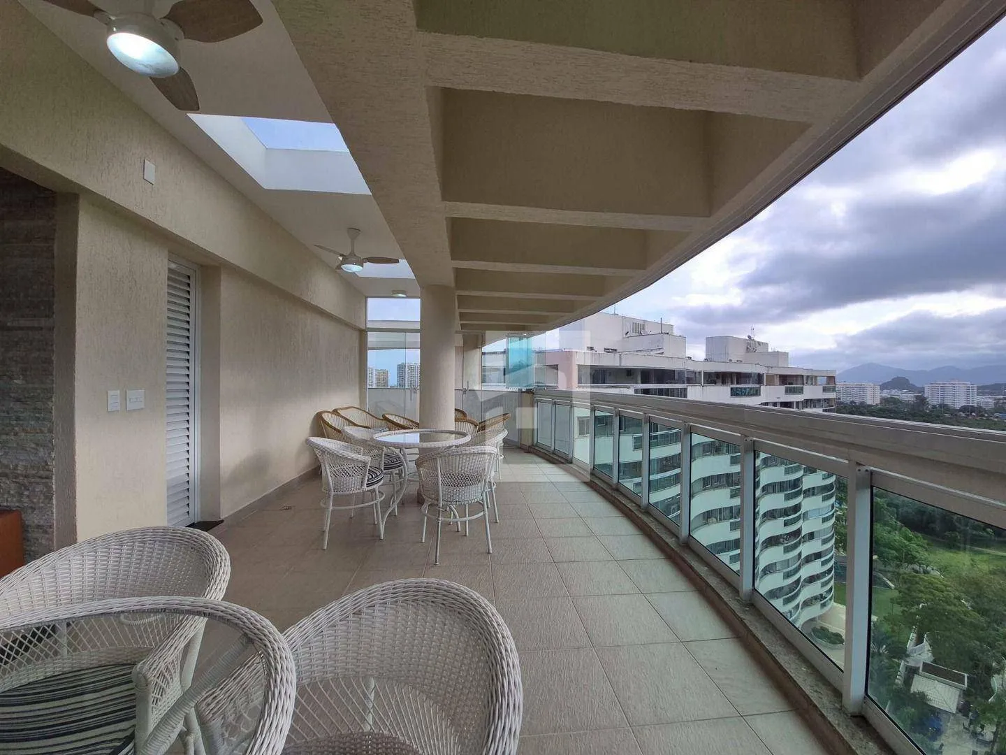 Furnished 235 m² apartment with 4 bedrooms — photo 3
