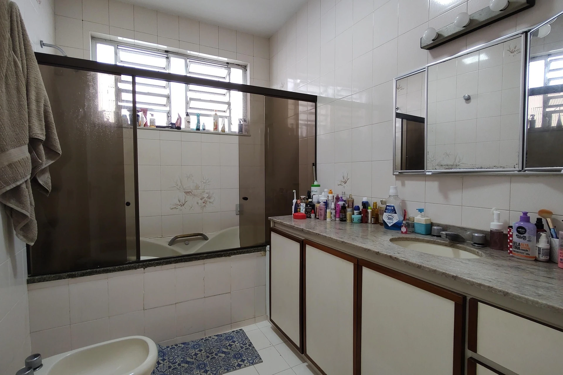 Jacuzzi y 3 dormitorios: casa de 742 m² — photo 42
