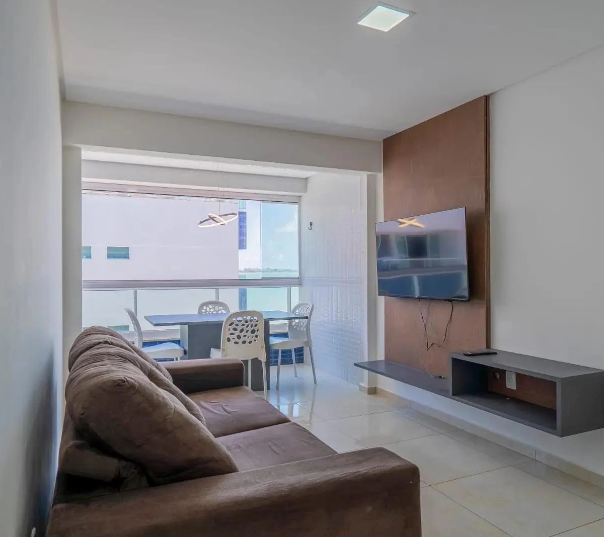 Apartamento mobiliado com ar-condicionado e 65 m²