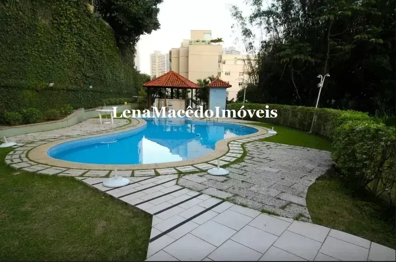 Unfurnished apartment with balcony and 2 parking spaces — photo 3