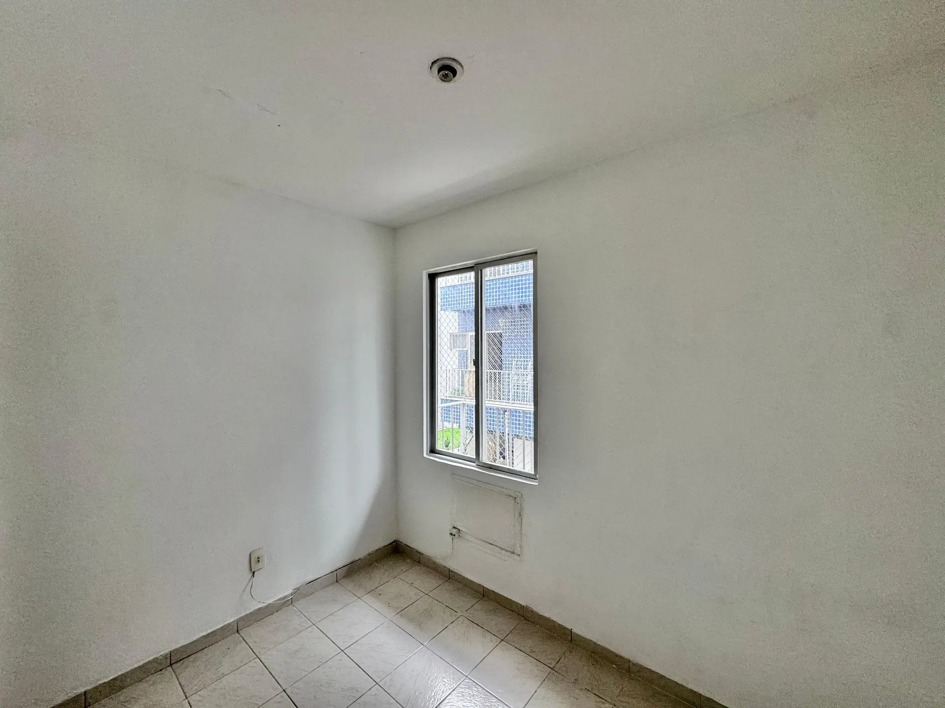 3-bedroom apartment with a balcony and laundry area — photo 36