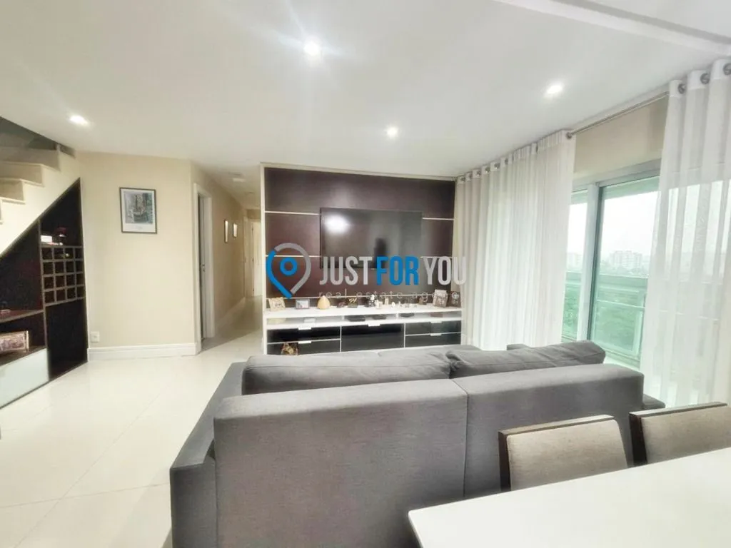 4-bedroom apartment with a mountain view in Rio de Janeiro