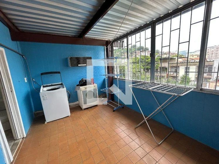 270 m² house with a glass-enclosed balcony and a dryer — photo 9