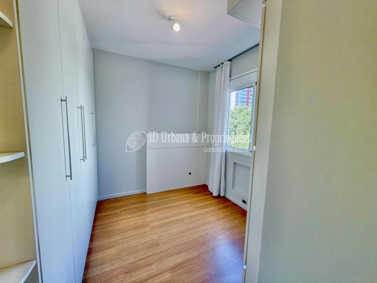 3-bedroom apartment in a building with a pool — photo 5