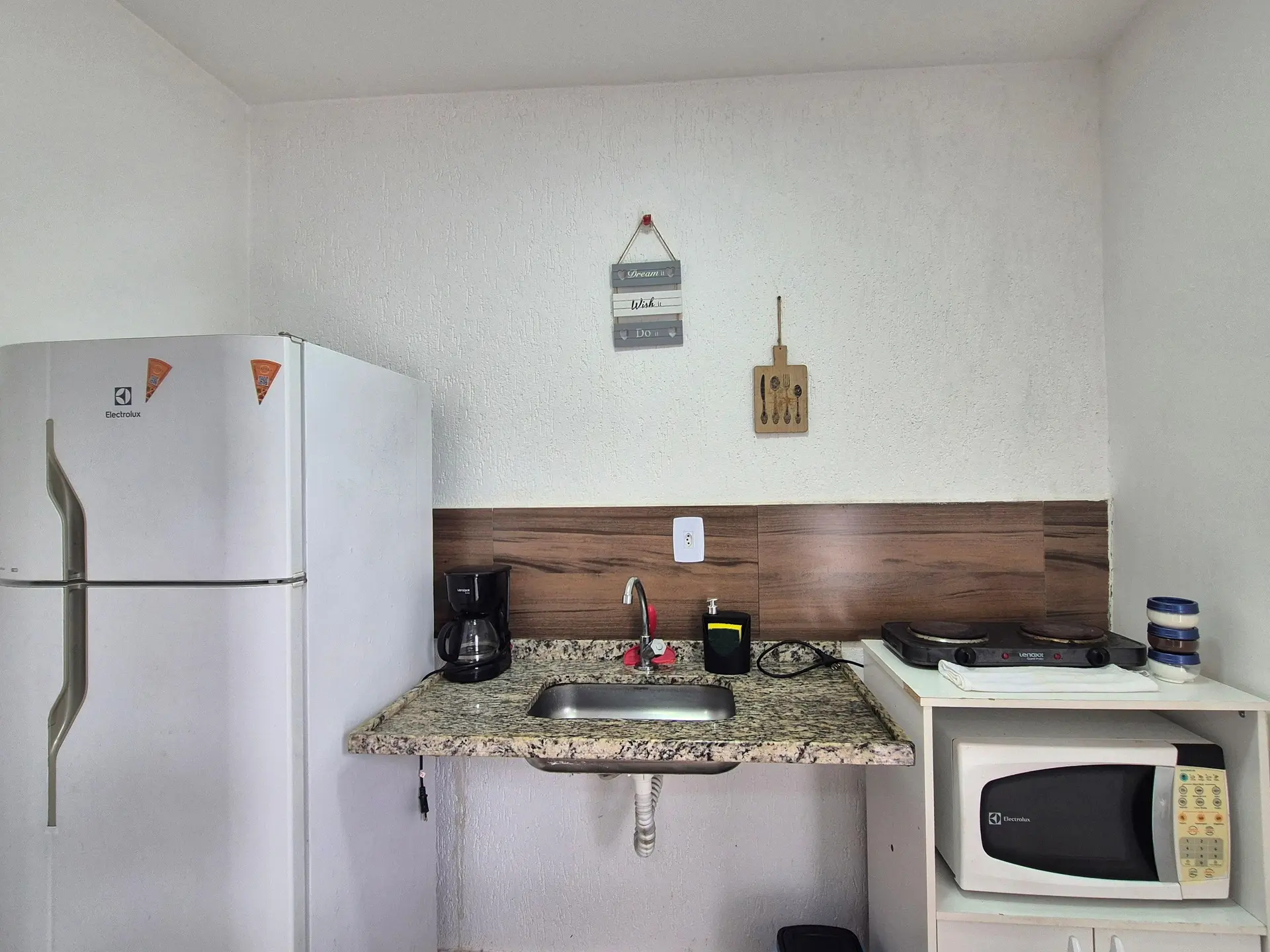 Furnished apartment with 1 bedroom and 1 en-suite bath — photo 2