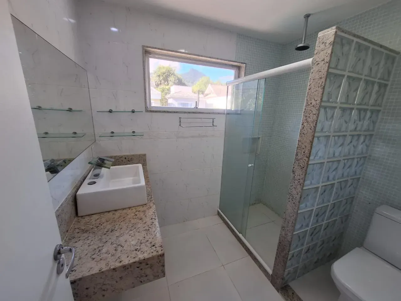 Casa em condomínio fechado com 4 quartos e 3 suítes — photo 18