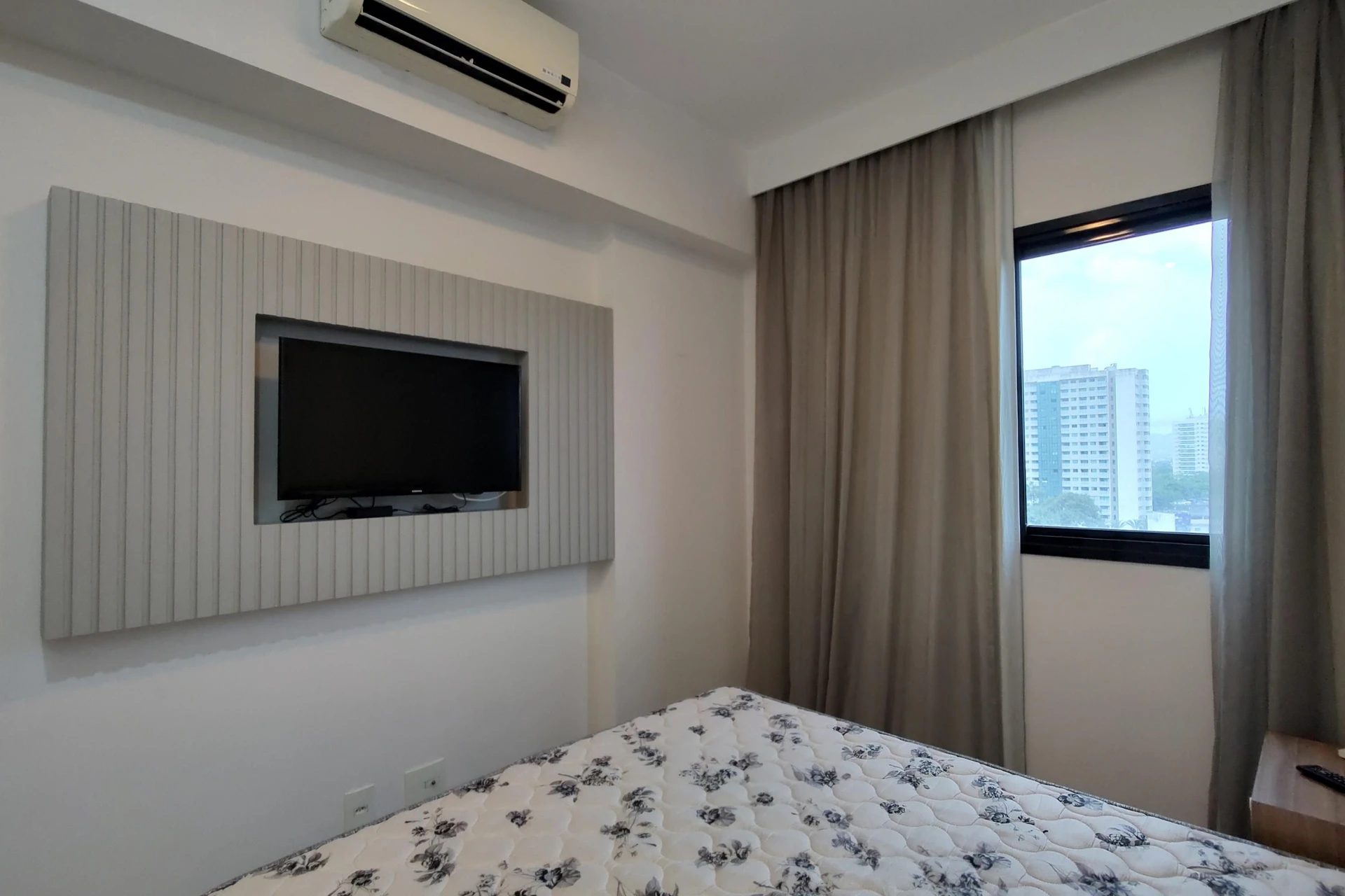 Furnished 1-bedroom apartment with an open-plan kitchen — photo 51