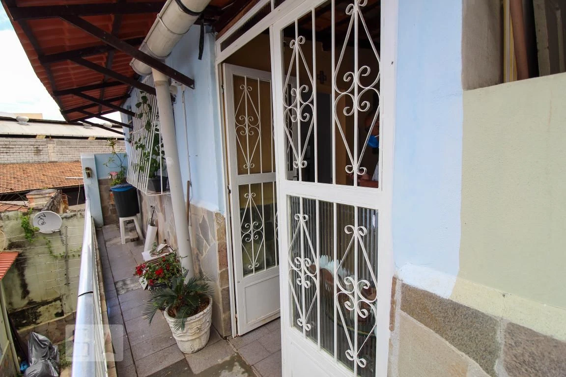 Furnished 2-bedroom apartment with balcony and laundry area — photo 34