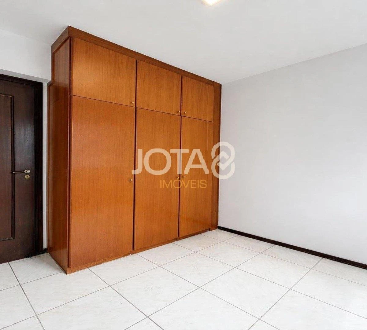 3-bedroom apartment in a building with a gym — photo 8