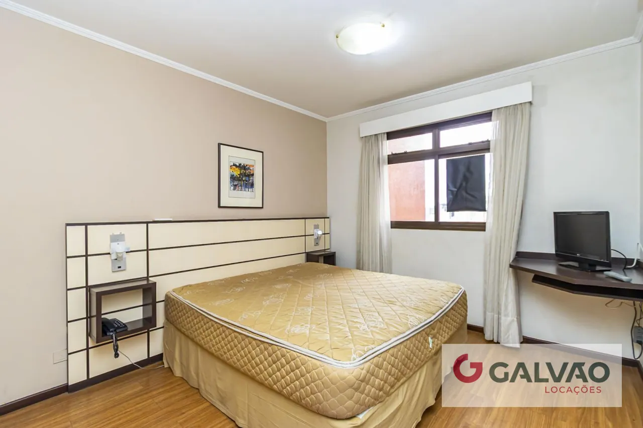 One-bedroom apartment in a building with a gym — photo 3
