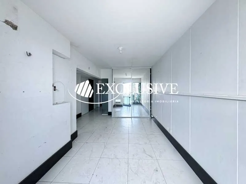 Residential apartment with 4 bedrooms and enclosed balcony — photo 24