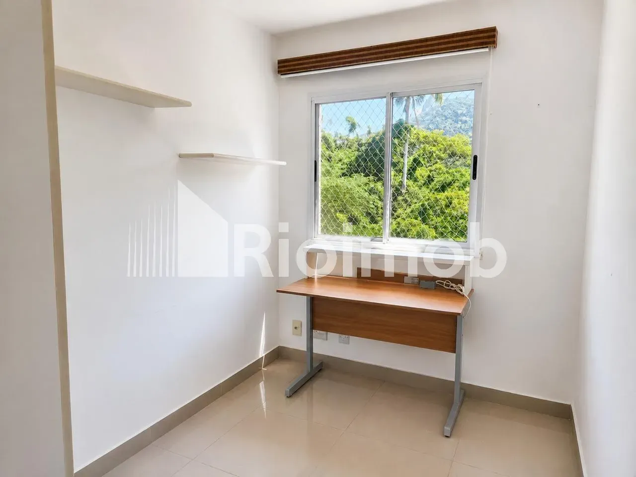 4-bedroom apartment with a mountain view in Rio de Janeiro — photo 18