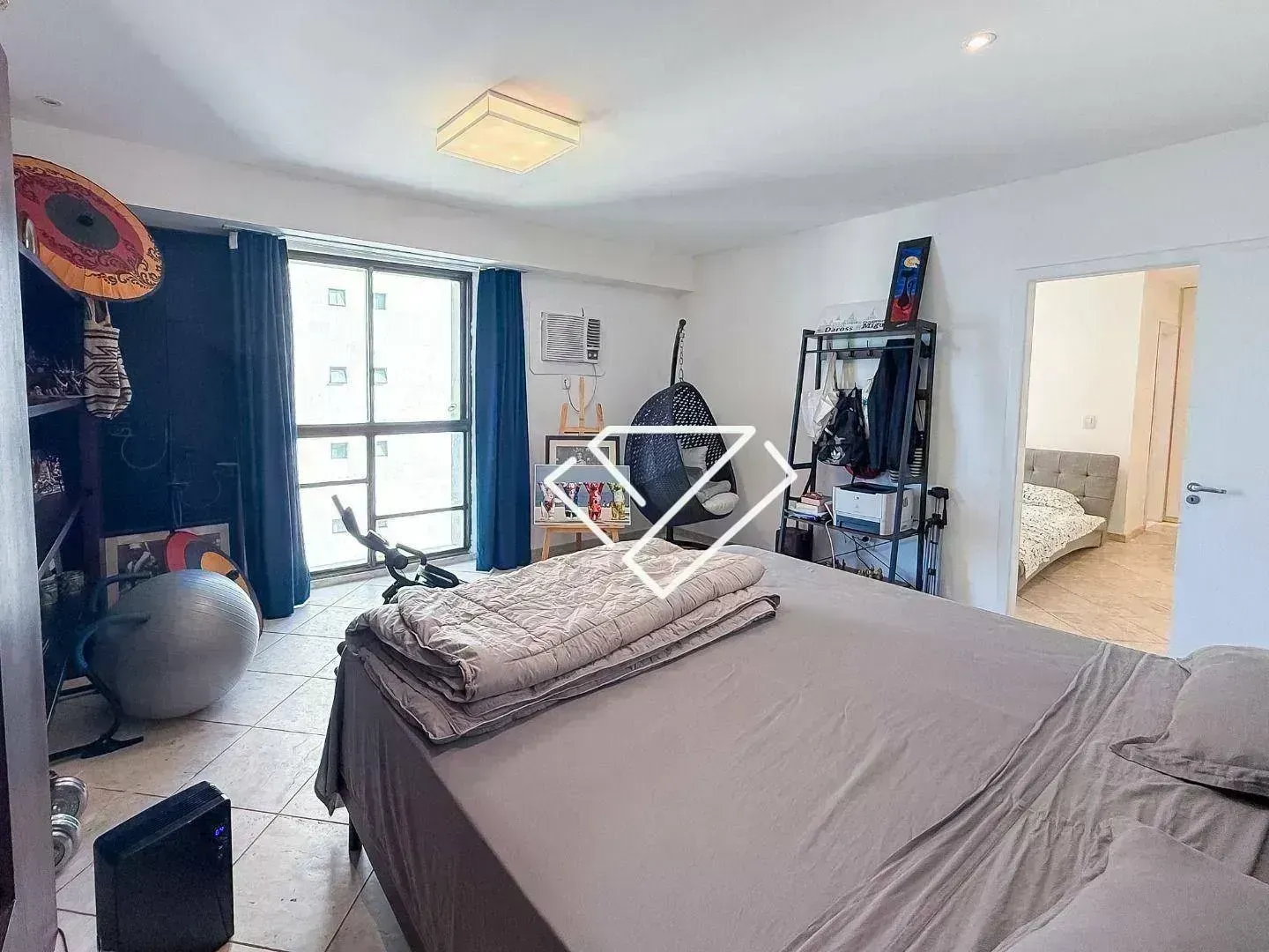 4-bedroom apartment with a separate kitchen and 250 m² — photo 24