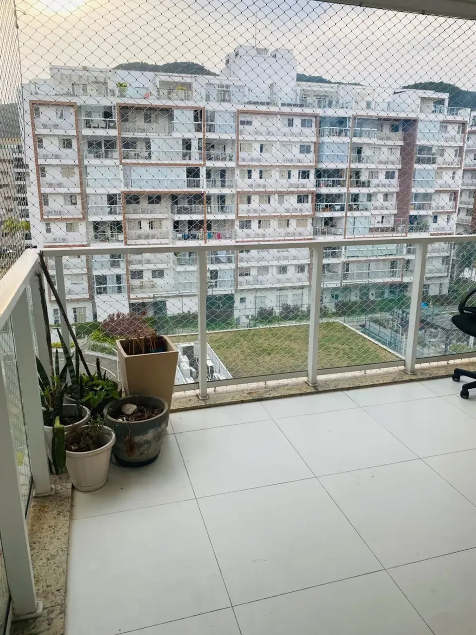 2-bedroom apartment with a closed kitchen and balcony — photo 3