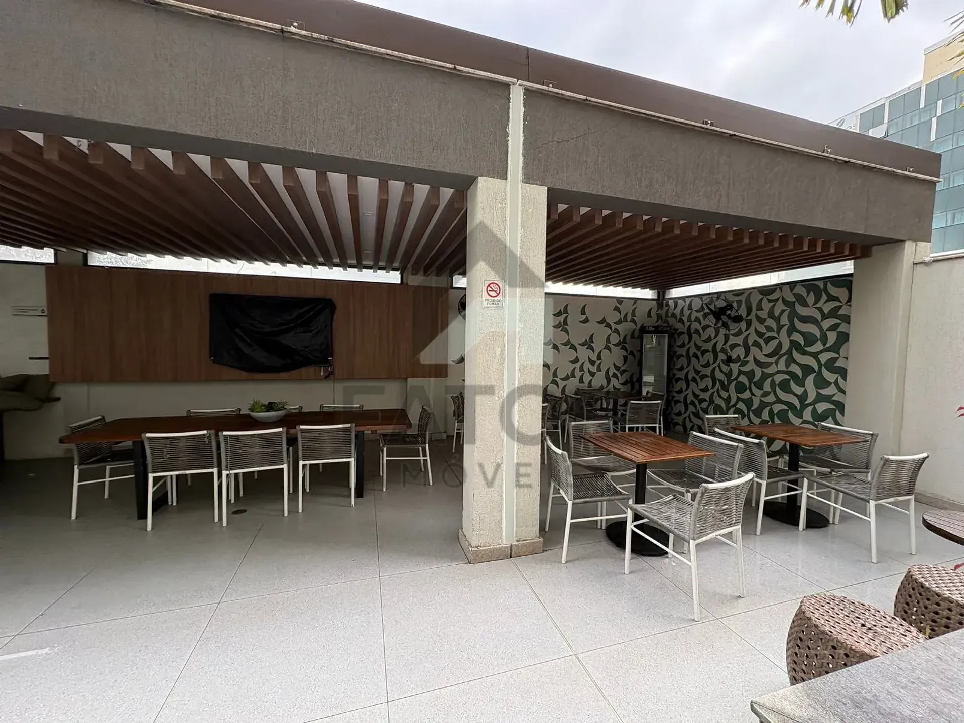 Apartamento com 3 quartos e varanda fechada de vidro — photo 32