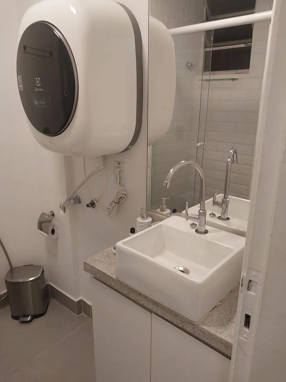 1-bedroom apartment with gas stove kitchenette — photo 9