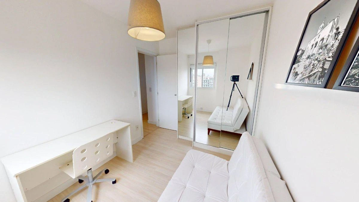 Furnished apartment, 95 m², with a glass-enclosed balcony — photo 26