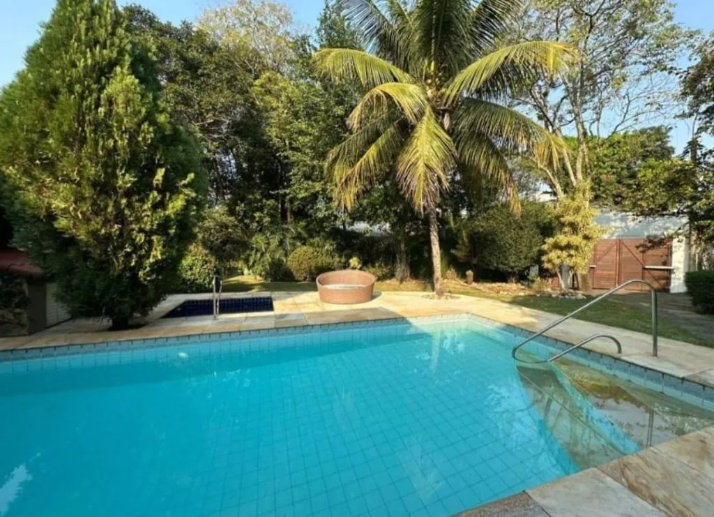 House with 5 bedrooms and 4 bathrooms, 647 m² — photo 47