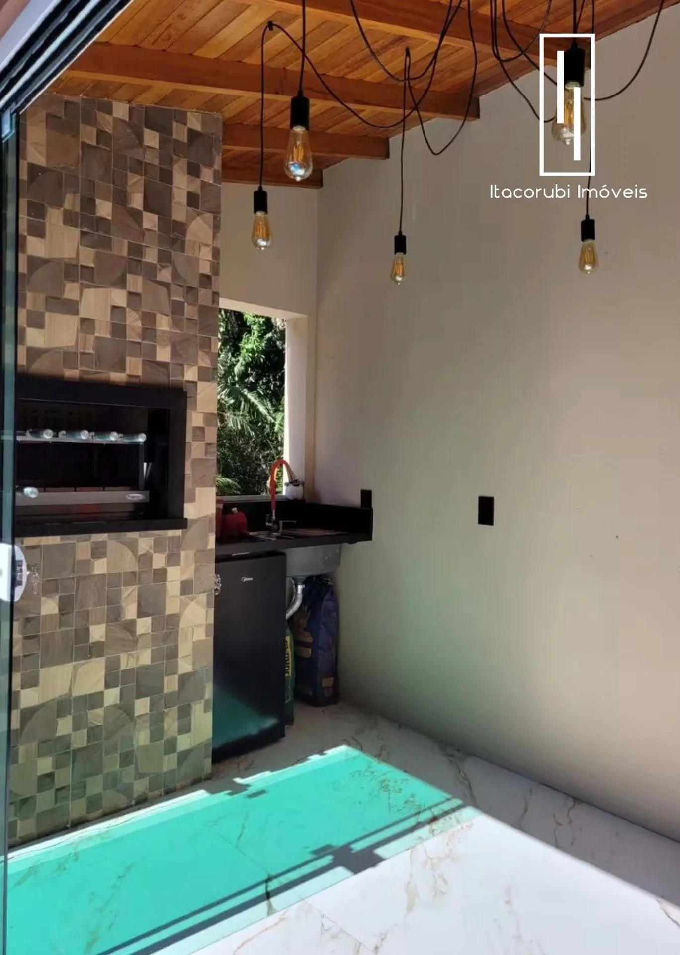 Furnished 2-bedroom house with an en-suite and pool — photo 38
