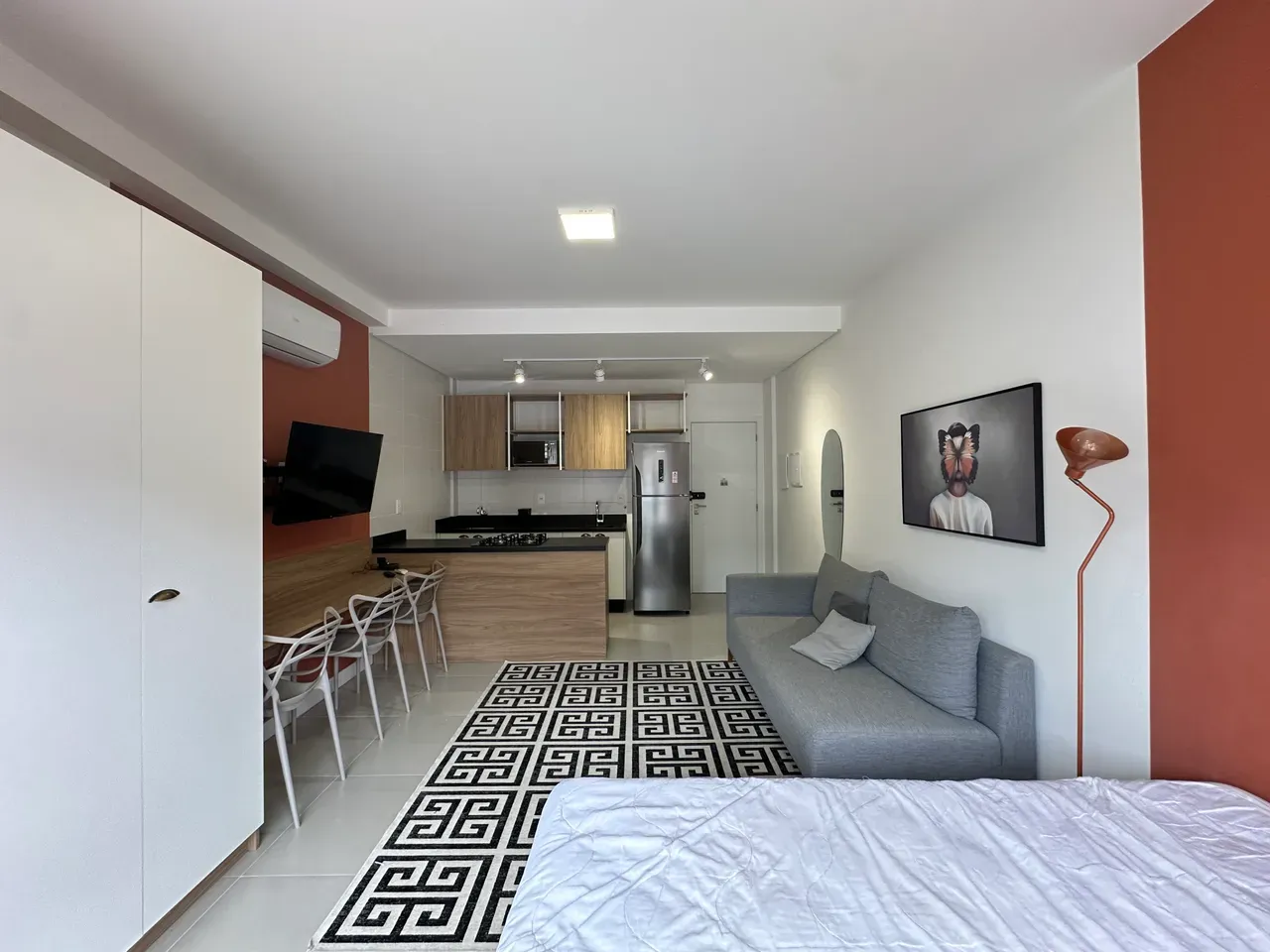 Furnished 1-bedroom apartment with a private garden — photo 17