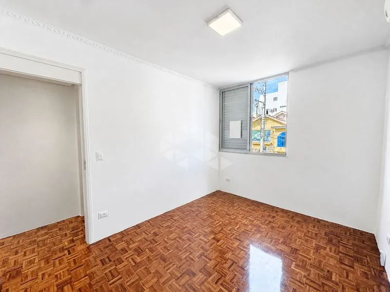 Apartment, 140 m², with wood or laminate floors — photo 20