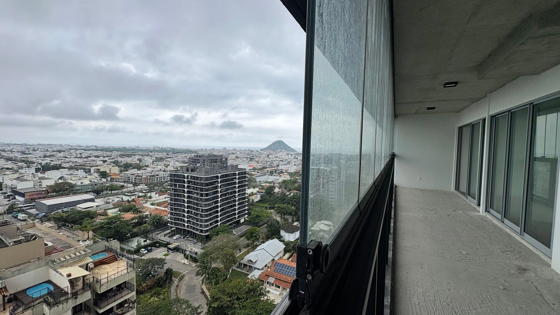 2-bedroom apartment with a mountain view in Rio de Janeiro — photo 16