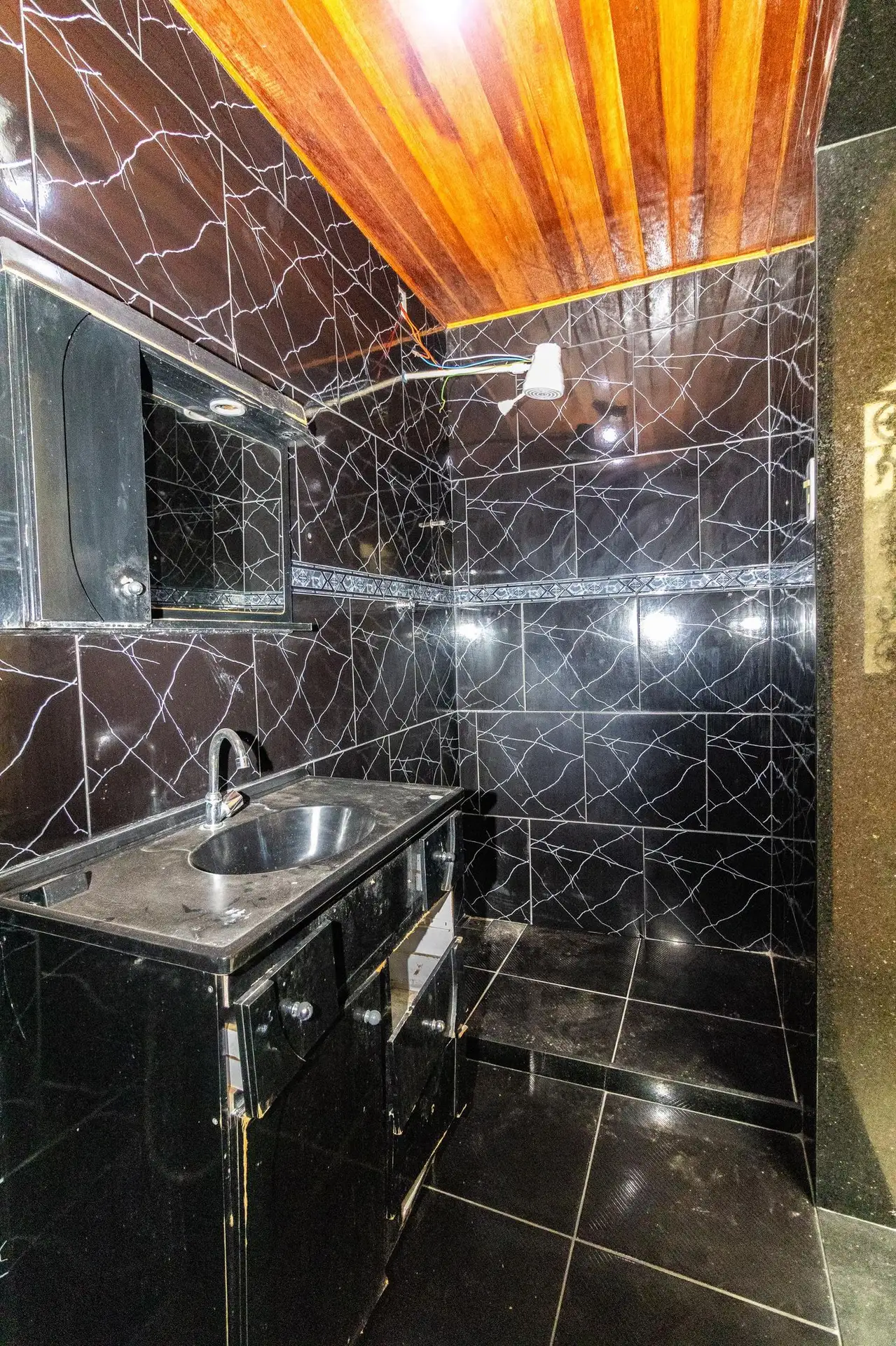 Glass-enclosed balcony in a 3-bedroom house, 110 m² — photo 42