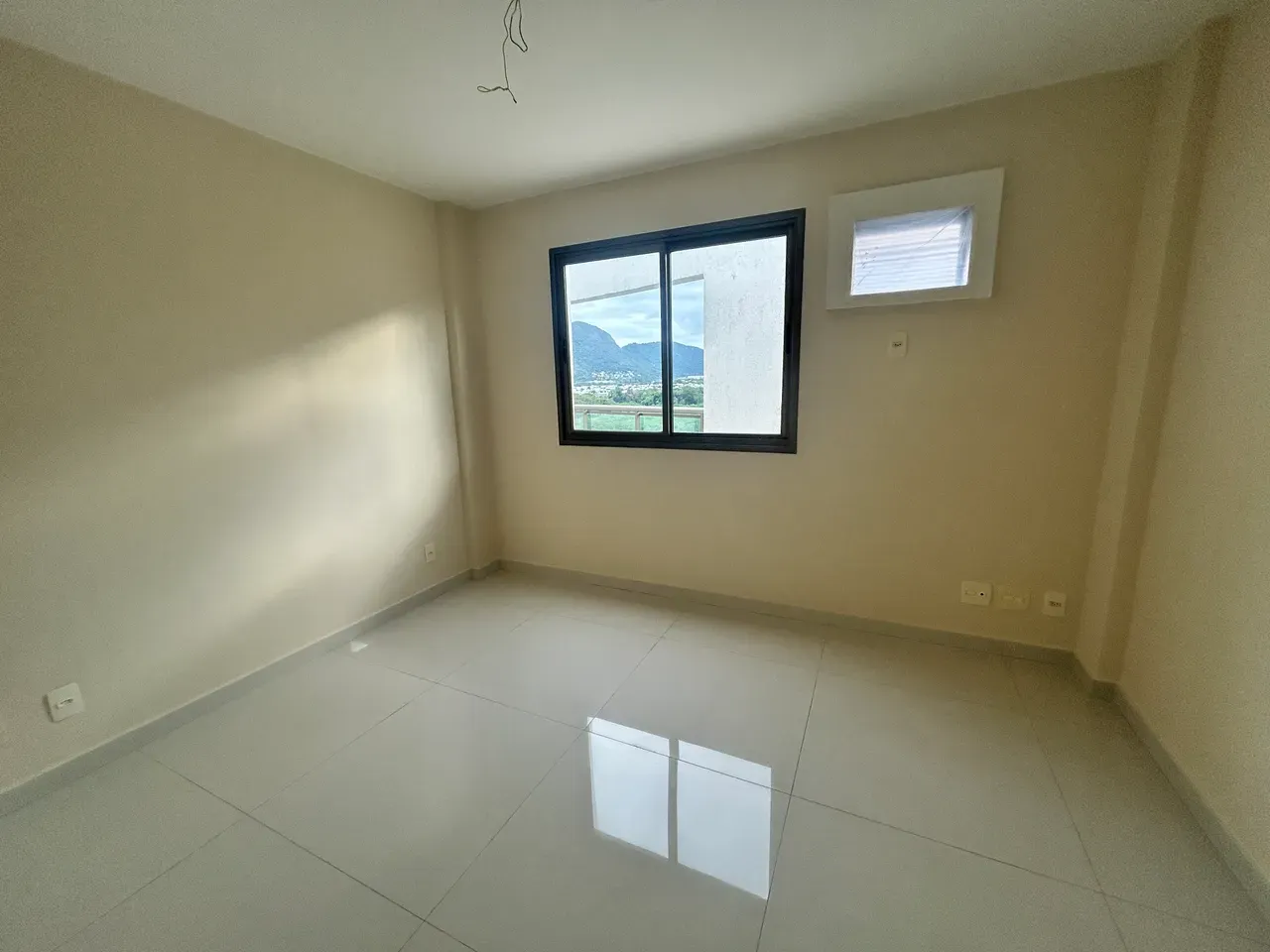 Balcony with a grill in a 3-bedroom apartment, 179 m² — photo 20
