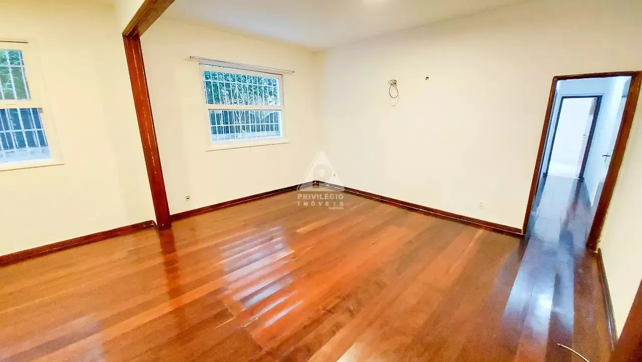 2-bedroom apartment with a walk-in closet — photo 11