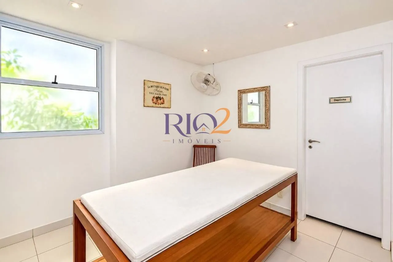 Walk-in closet in a 3-bedroom apartment, 117 m² — photo 40