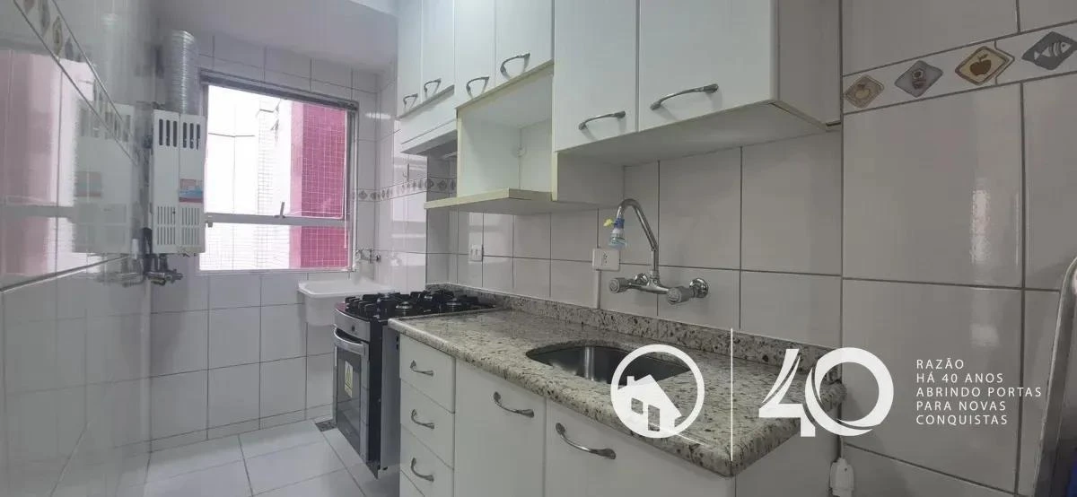 2-bedroom apartment with wood or laminate floors in Curitiba — photo 3