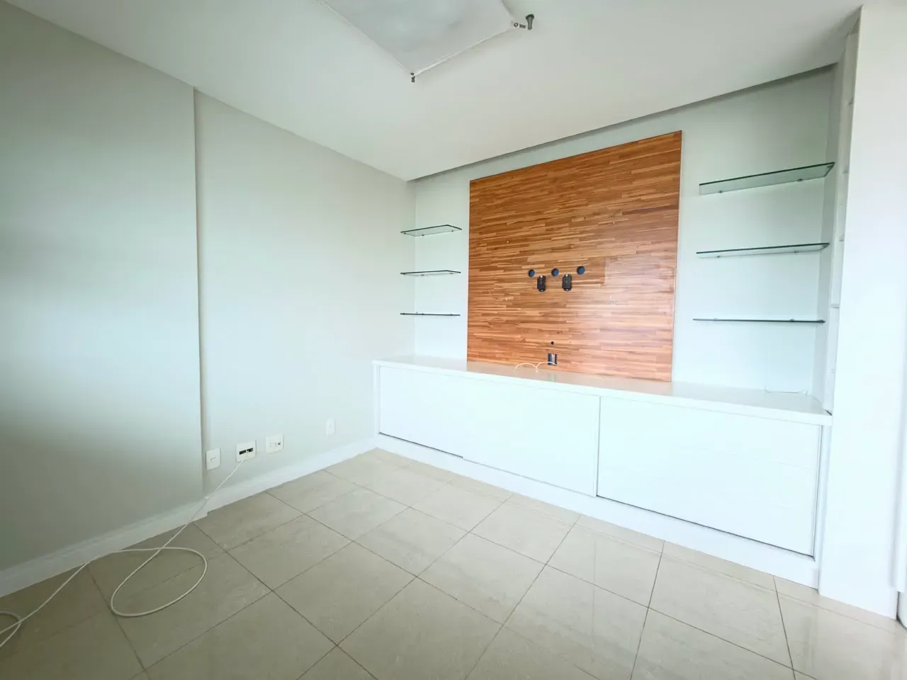 240 m² apartment with a bathtub and a grill on the balcony — photo 26