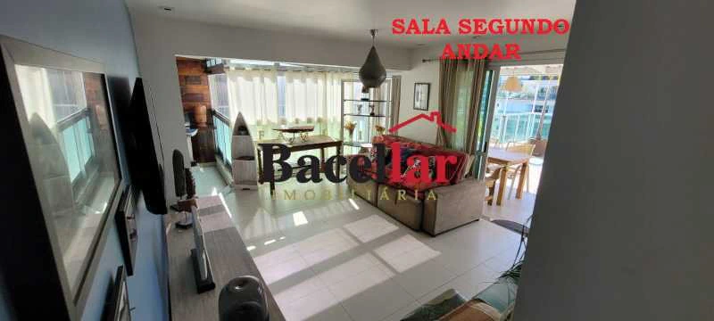 Furnished 203 m² apartment with enclosed balcony — photo 29
