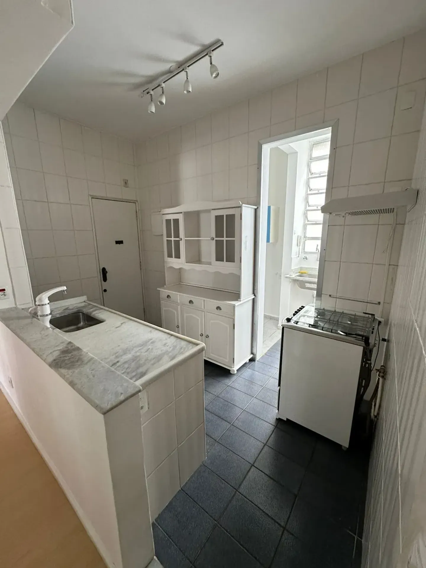 Apartment with a closed kitchen and gas stove; 2 bedrooms — photo 14