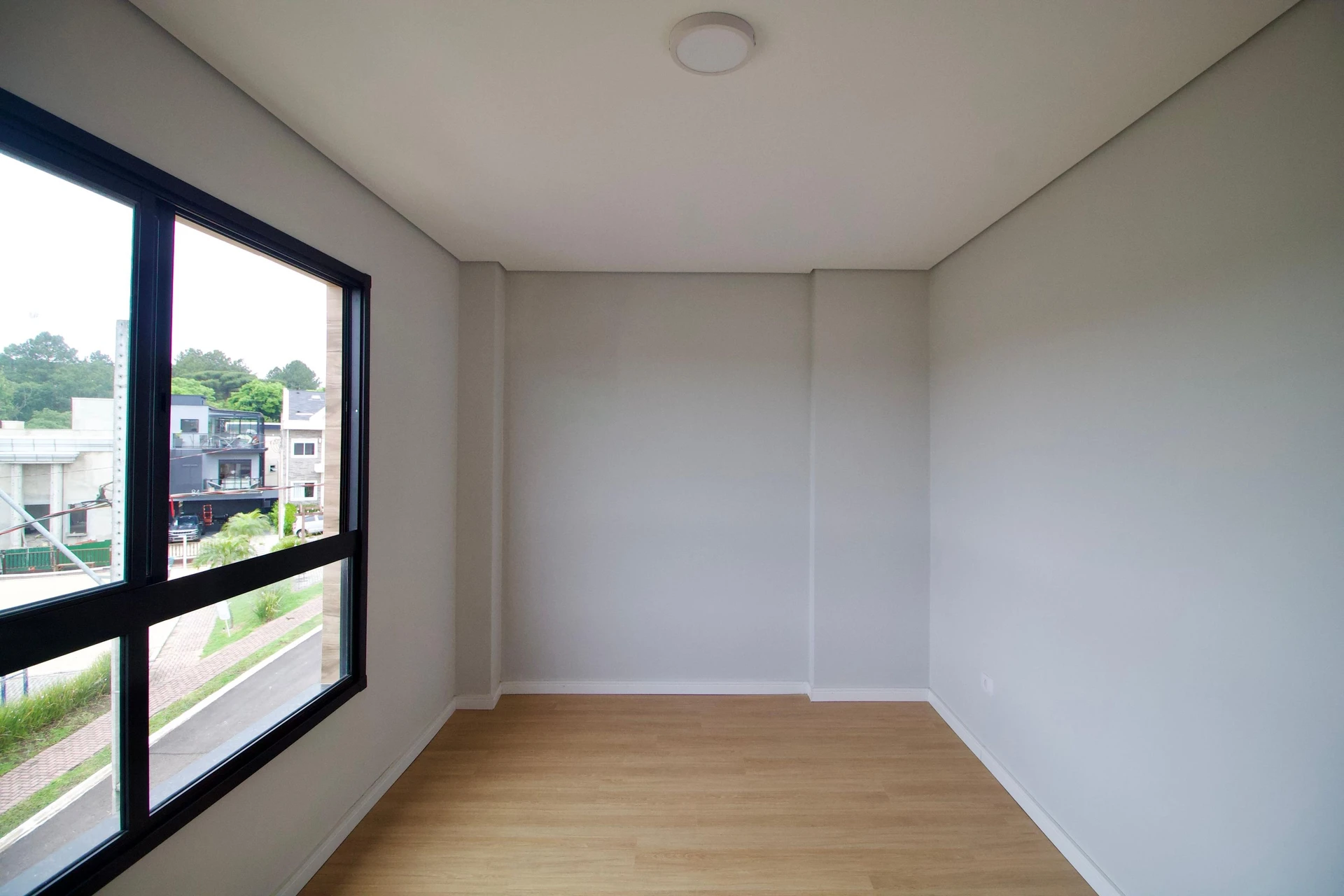 Floor-to-ceiling windows in a 3-bedroom house, 160 m² — photo 25