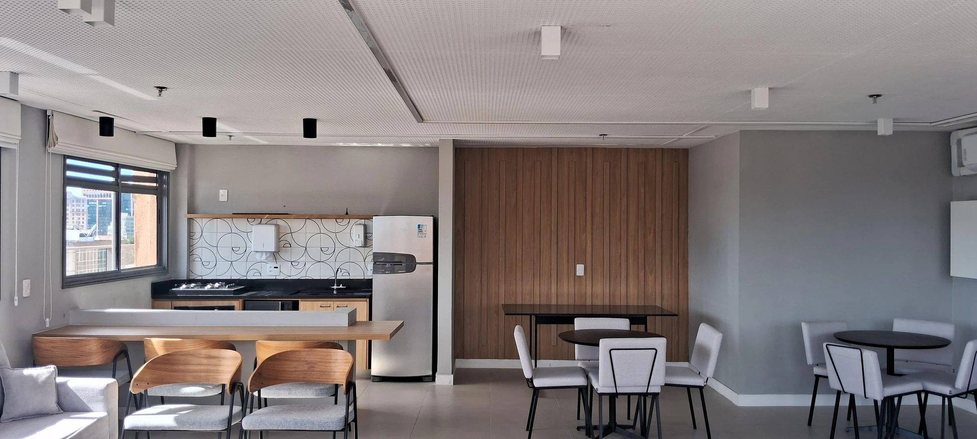 Kitnet tipo estudio con 1 dormitorio y 1 baño, sin parking