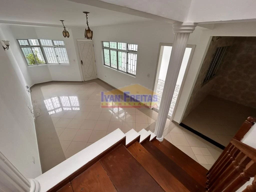 3-bedroom house with a walk-in closet in Curitiba — photo 25
