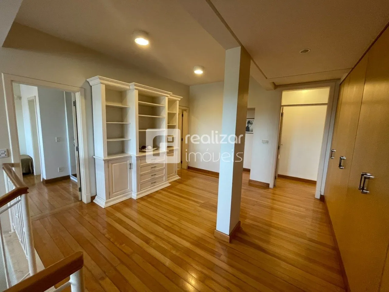 Casa de 5 dormitorios con balcón cerrado con vidrio — photo 29