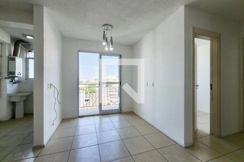 2-bedroom apartment in a building with a gym — photo 2